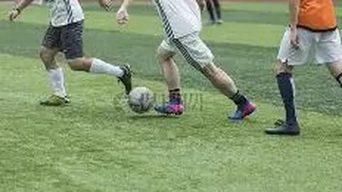 张智霖夫妻送礼祝贺友人生日，袁咏仪亮相状态佳