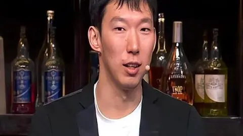 库里分享：模仿蒙塔-埃利斯练投远距离热身三分球技巧